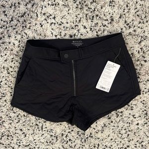 Athleta toasty buns insulated shorts